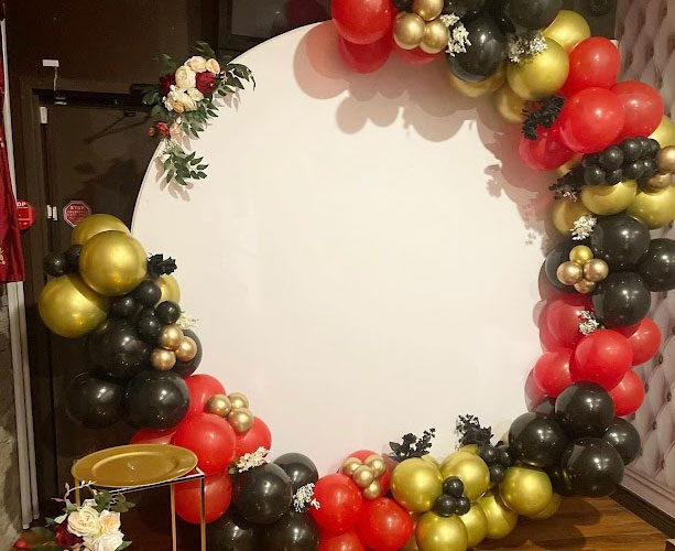 Luxurious Lounge Setting Enhances Birthday Party Decoration for Men